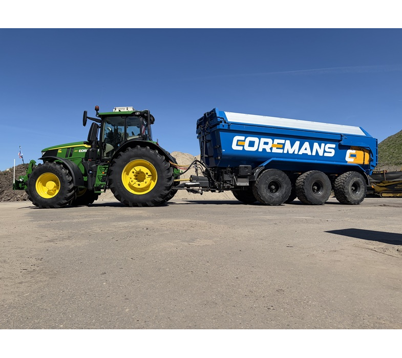 Trekker met gronddumper